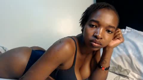 Snapshot of milla_armani chatting on June 14, 2026, 11:12 am milla_armani online show from June 14, 2026, 11:12 am