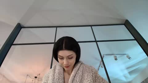 milla bella online show from March 8, 2026, 2:04 am