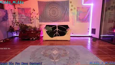 milla_milla online show from February 15, 2026, 5:26 am