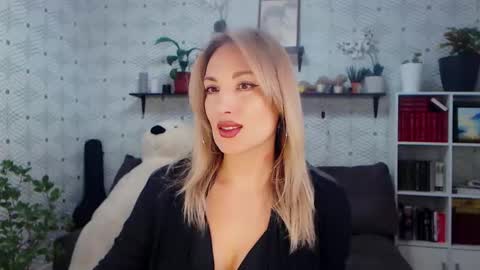 MillaXQueen online show from February 12, 2026, 4:02 pm