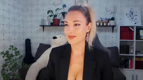 Snapshot of millaxqueen chatting on June 7, 2026, 10:08 am MillaXQueen online show from June 7, 2026, 10:08 am