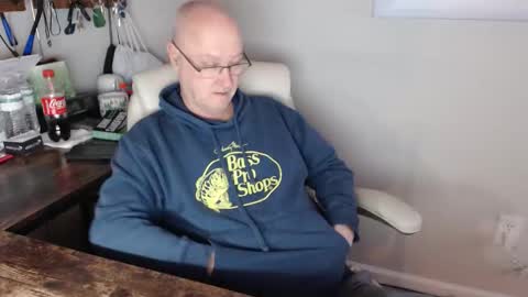 millenium0129 online show from December 23, 2025, 1:58 am