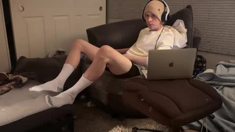 Snapshot of millerjdm chatting on December 27, 2024, 2:36 am SlimnHungOH online show from December 27, 2024, 2:36 am