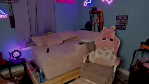 Mila online show from February 22, 2026, 5:08 am