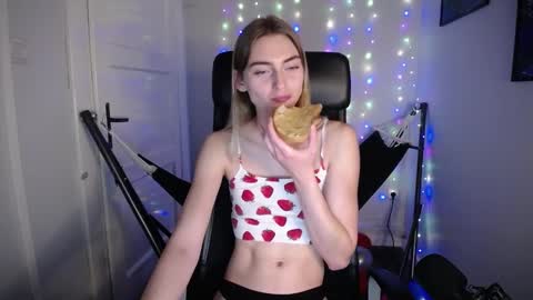 millie_lacroix online show from December 27, 2024, 5:05 pm