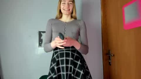 Snapshot of millie_lacroix chatting on April 20, 2026, 11:46 am millie_lacroix online show from April 20, 2026, 11:46 am