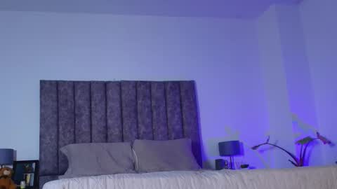 Mila  online show from September 18, 2025, 8:49 am