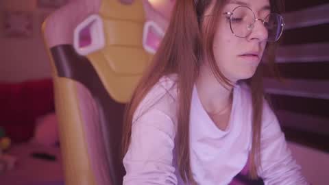 MILLY online show from March 3, 2025, 8:21 pm