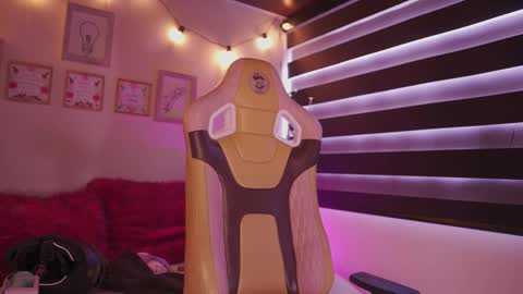 MILLY online show from December 1, 2025, 6:24 pm