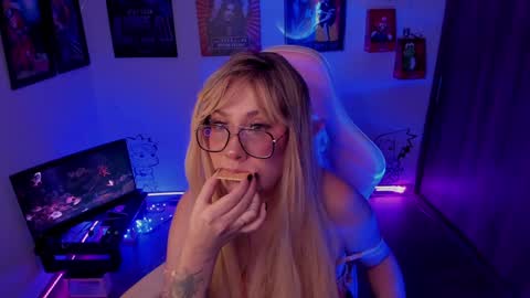 Monkey D Maddie online show from December 3, 2024, 11:35 pm