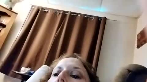 miloanj online show from June 17, 2026, 2:29 pm