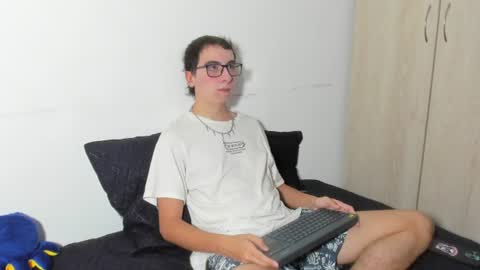 milogm_ online show from June 28, 2026, 9:21 pm