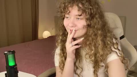 Snapshot of milounee chatting on February 9, 2026, 5:44 am milounee online show from February 9, 2026, 5:44 am