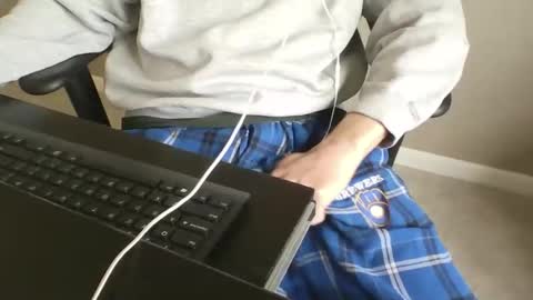 Snapshot of milwaukeebadger24 chatting on May 1, 2026, 2:21 pm milwaukeebadger24 online show from May 1, 2026, 2:21 pm
