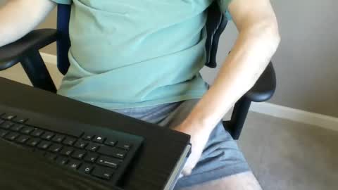 Snapshot of milwaukeebadger24 chatting on June 19, 2026, 1:37 pm milwaukeebadger24 online show from June 19, 2026, 1:37 pm