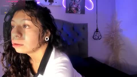 Snapshot of milyferrer chatting on June 19, 2026, 3:22 am Mily online show from June 19, 2026, 3:22 am
