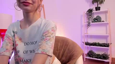 Snapshot of mimi_petitte chatting on May 30, 2026, 1:52 pm Mimi online show from May 30, 2026, 1:52 pm