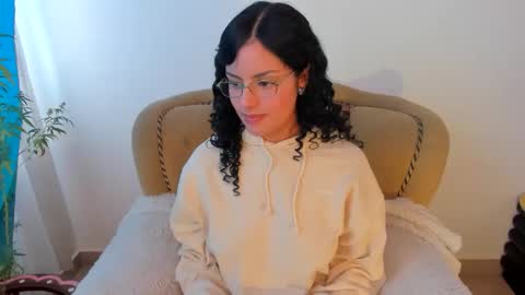 Mimii  online show from November 7, 2025, 9:04 pm