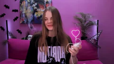 Kelly online show from October 31, 2025, 9:10 am