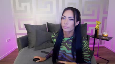 Mina online show from February 3, 2025, 9:19 am