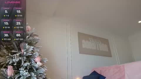 Mina online show from December 19, 2025, 2:29 am