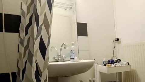 Ll online show from February 12, 2025, 5:37 pm