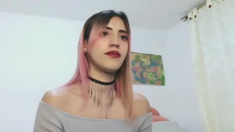 Snapshot of minefoxy2 chatting on March 10, 2025, 9:43 am Amber online show from March 10, 2025, 9:43 am