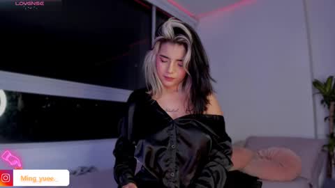 Snapshot of ming_yue_ chatting on February 14, 2025, 6:02 am My name is Fer Nice to meet you give it a thumbs up please its important online show from February 14, 2025, 6:02 am