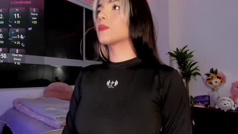 Snapshot of ming_yue_ chatting on March 5, 2025, 2:57 am My name is Fer Nice to meet you give it a thumbs up please its important online show from March 5, 2025, 2:57 am