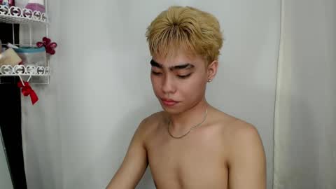 mingkla_man online show from April 19, 2026, 11:53 am