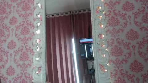 Snapshot of mini_rouse chatting on July 20, 2026, 7:27 pm Mini Rouse online show from July 20, 2026, 7:27 pm