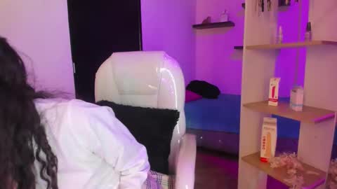 Snapshot of miniadelf chatting on February 11, 2026, 8:14 pm miniadelf online show from February 11, 2026, 8:14 pm