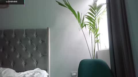   Mini Mila Kunis ft Ashton Katchero. Follow me to stay in touch  online show from October 29, 2025, 2:08 pm