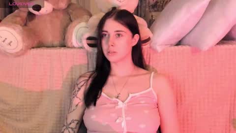 Snapshot of mionill chatting on January 11, 2026, 1:43 am Hi Im Naomi online show from January 11, 2026, 1:43 am