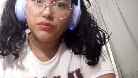 mira_cherry online show from November 4, 2025, 8:13 am