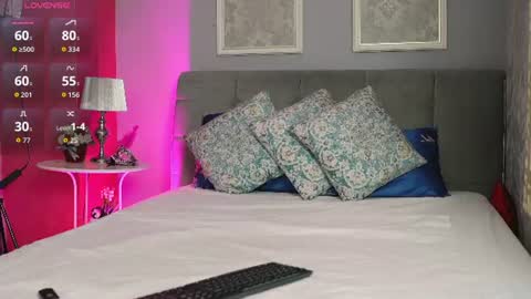 Snapshot of mira_glow chatting on July 4, 2026, 4:51 am Mira online show from July 4, 2026, 4:51 am
