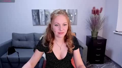 Snapshot of mira_whites chatting on February 4, 2025, 12:44 pm Mira online show from February 4, 2025, 12:44 pm