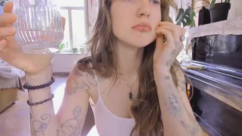 miranda2_0 online show from November 8, 2025, 8:03 am