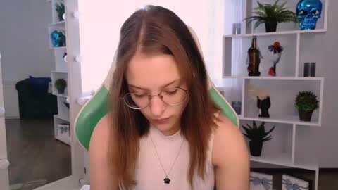 Snapshot of miranda__low chatting on July 14, 2026, 5:45 am Miranda online show from July 14, 2026, 5:45 am
