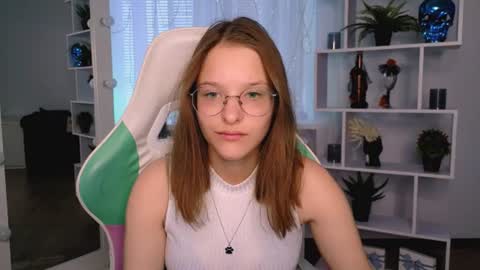 Snapshot of miranda__low chatting on July 14, 2026, 10:21 am Miranda online show from July 14, 2026, 10:21 am