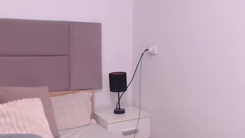 MiryamInes online show from December 8, 2024, 2:52 pm