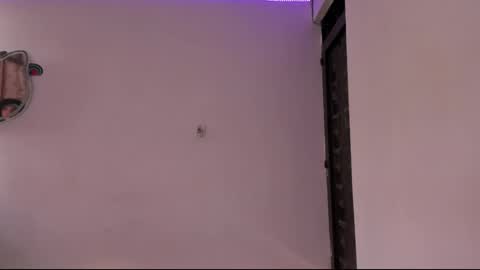 Misa Independent model online show from January 8, 2025, 8:18 pm