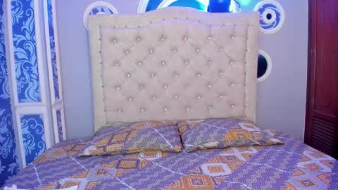 Mishell online show from December 18, 2025, 12:11 pm