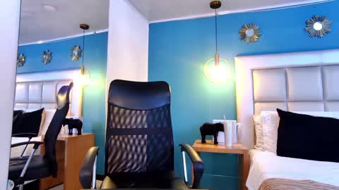 miss__ary_ online show from September 24, 2025, 12:19 pm