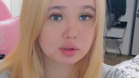 Snapshot of miss__selena chatting on February 5, 2025, 12:20 am miss__selena online show from February 5, 2025, 12:20 am