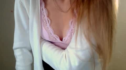 Angelina online show from October 22, 2025, 5:52 am