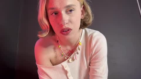 Snapshot of miss_barbie1 chatting on June 4, 2026, 7:42 pm Anya online show from June 4, 2026, 7:42 pm