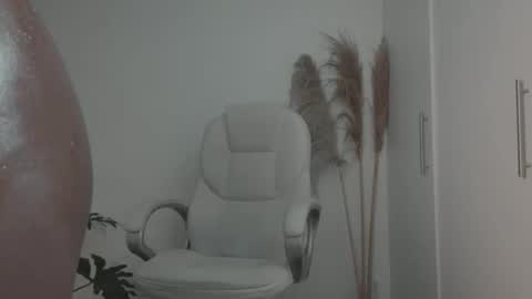 miss_benz online show from November 7, 2025, 4:45 am