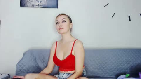 Snapshot of miss_blonde1 chatting on May 1, 2026, 7:13 am miss_blonde1 online show from May 1, 2026, 7:13 am