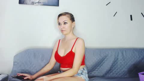 Snapshot of miss_blonde1 chatting on May 5, 2026, 6:54 am miss_blonde1 online show from May 5, 2026, 6:54 am